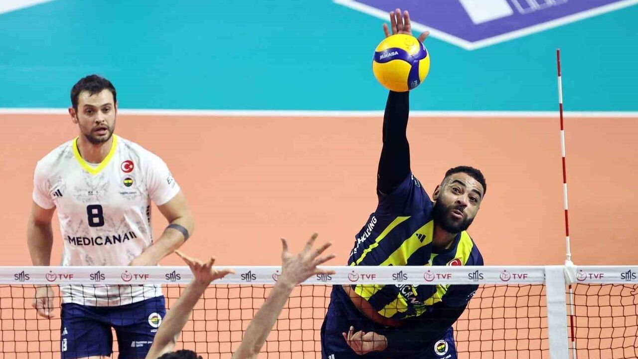 Efeler Ligi: Galatasaray HDI Sigorta, Fenerbahçe Medicana'yı 3-2 yendi