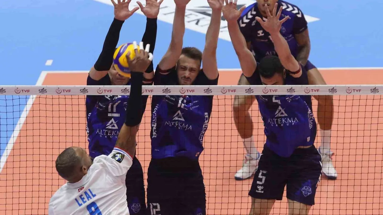 Efeler Ligi: Halkbank, Altekma’yı deplasmanda 3-2 mağlup etti