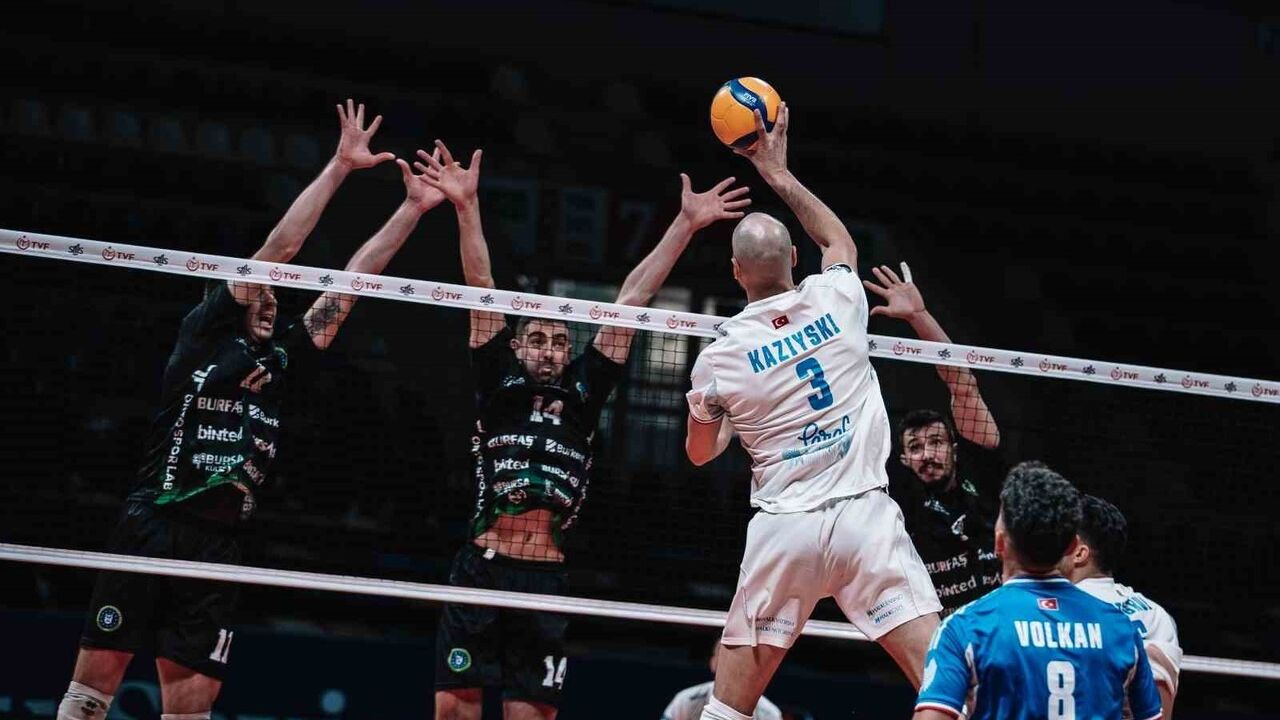 Efeler Ligi: Halkbank, Bursa Büyükşehir Belediyespor'u 3-0 mağlup etti