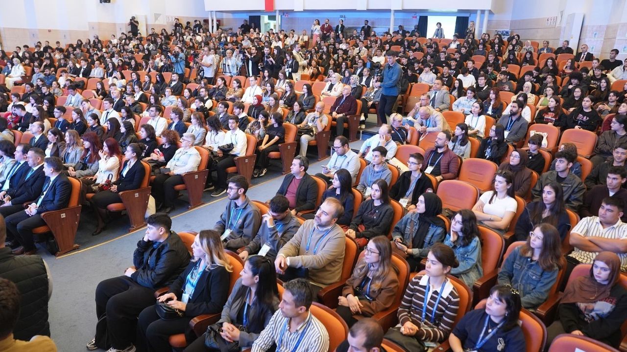 Ege Üniversitesi'nde 9. Ulusal Kutup Bilimleri Sempozyumu ve 5. Kutup Şenliği başladı