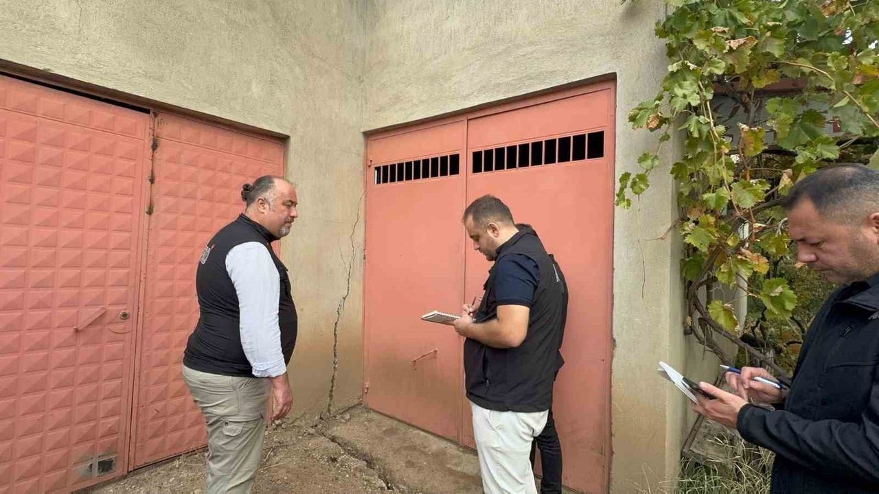 Eğirdir'de obruklar ve duvar çatlakları: AFAD bölgedeki jeolojik incelemeleri sürdürüyor