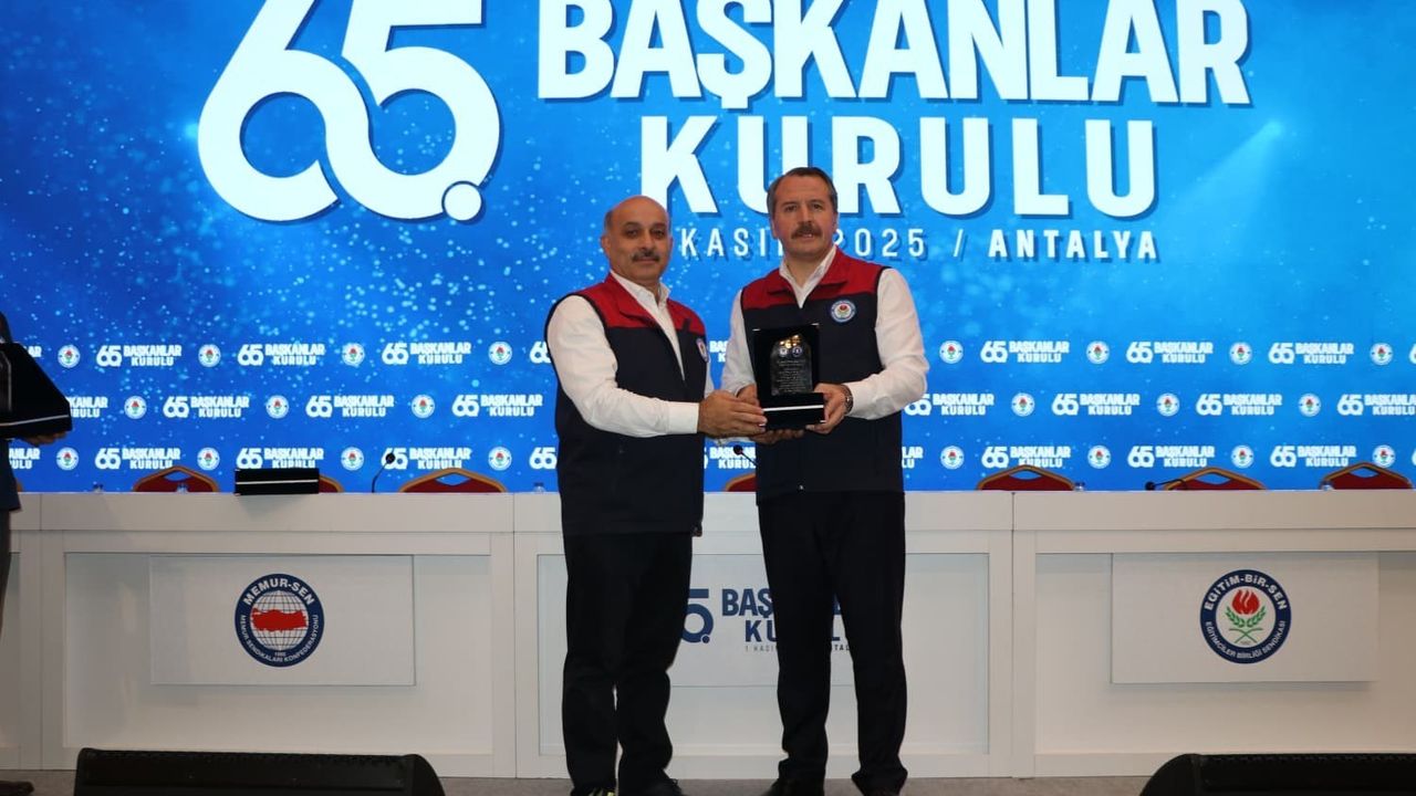 Eğitim-Bir-Sen Adana Şubesi, Antalya’daki Türkiye Buluşması’nda Üye Kazanımı Başarısıyla Ödüllendirildi