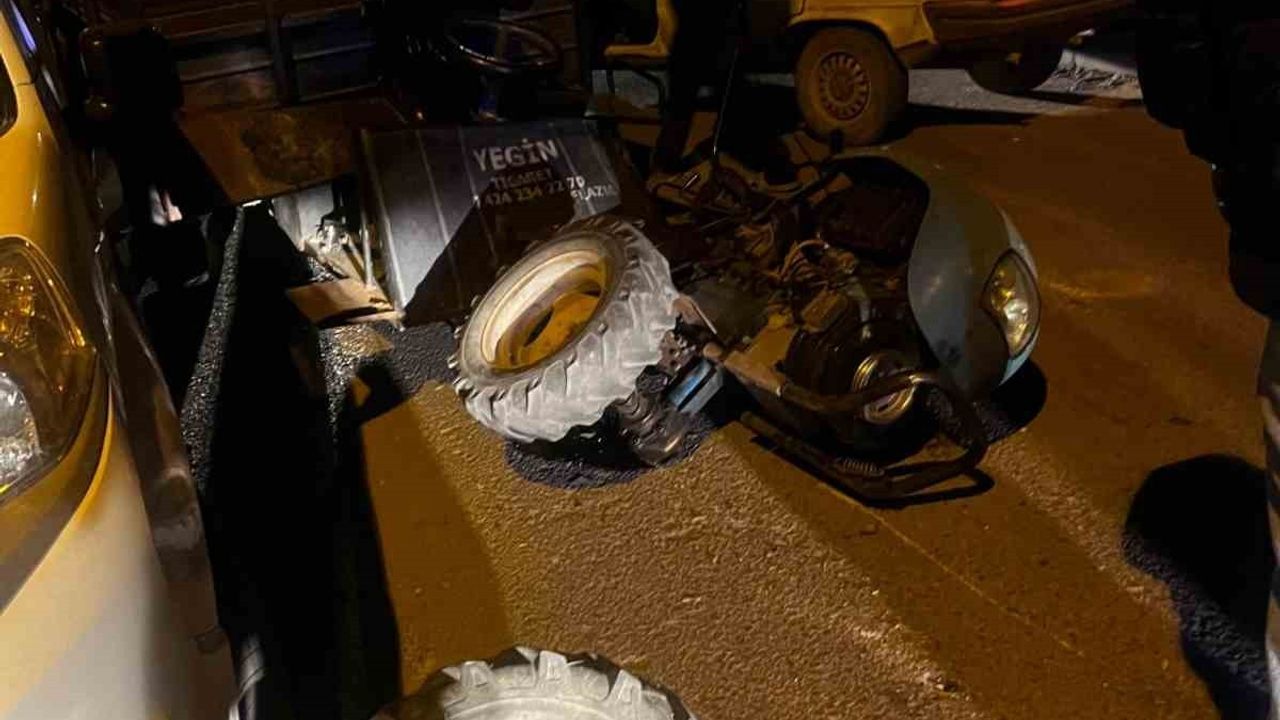 Elazığ Baskil'de otomobil ile çapa motoru çarpıştı: 3 kişi yaralandı