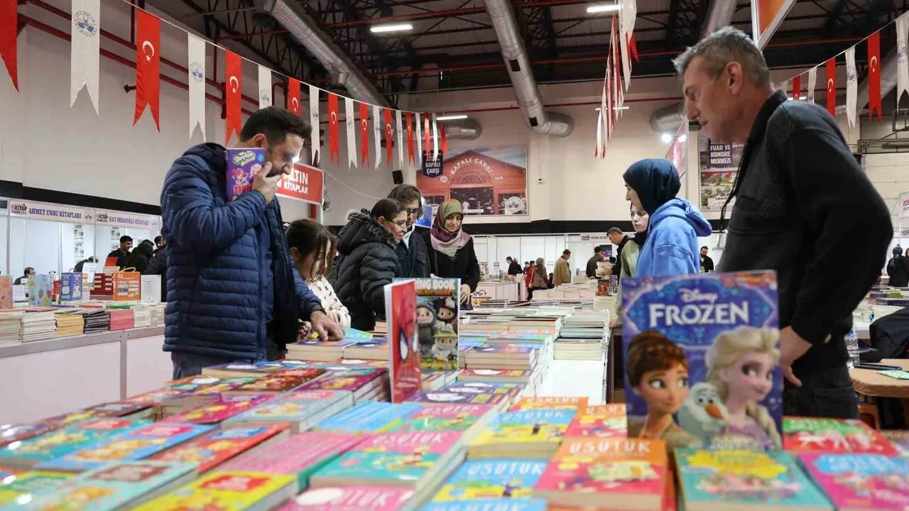 Elazığ’da 6. Kitap Fuarı Ahmet Tevfik Ozan Fuar ve Kongre Merkezi’nde açıldı