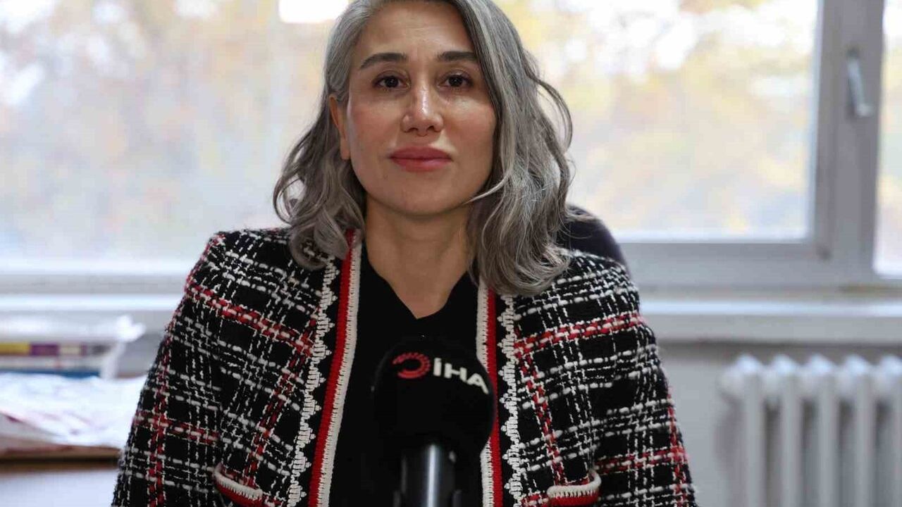 Elazığ'da bir ilk: Trafik sinyalizasyonlarında 'Şiddete Hayır' ve 'Kadına Saygı' mesajları