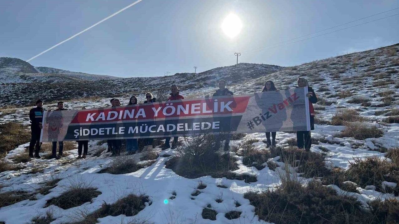 Elazığ'da Hazarbaba Zirvesinden Kadına Yönelik Şiddete Karşı 'Şiddete Sıfır Tolerans' Çağrısı