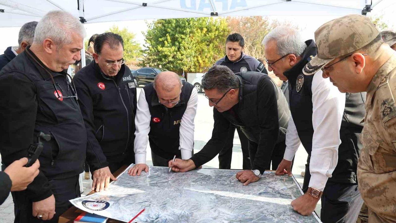 Elazığ'da kaybolan 11 yaşındaki otizmli çocuk için 35 kilometrelik alanda arama sürüyor