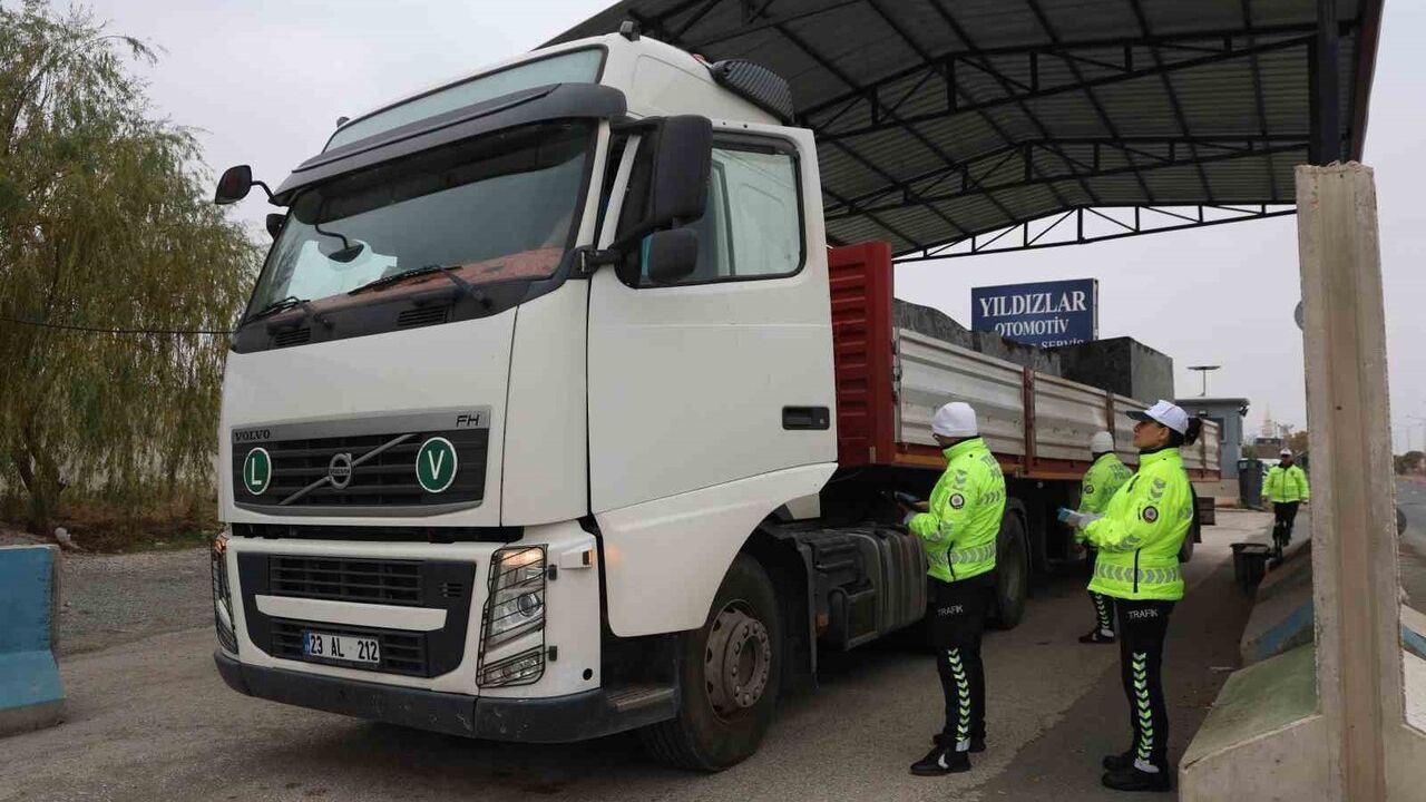 Elazığ'da kış lastiği denetimleri: Kuralı ihlal edenlere 5 bin 856 lira ceza