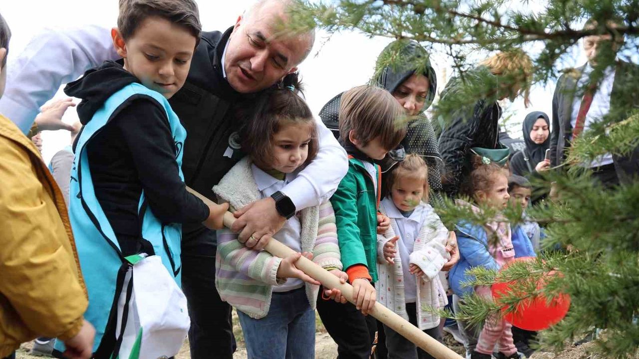 Elazığ'da Milli Ağaçlandırma Günü: 11 Noktada 23 bin 650 fidan toprakla buluştu
