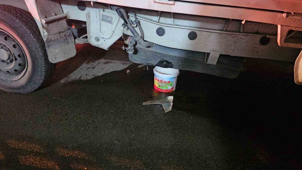 Elazığ'da motosikletin pikapa çarpması: yakıt deposu delindi, 2 kişi yaralandı