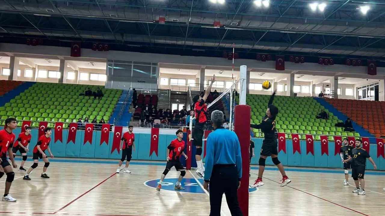 Elazığ'da Okul Sporları Gençler A Voleybol İl Birinciliği sona erdi