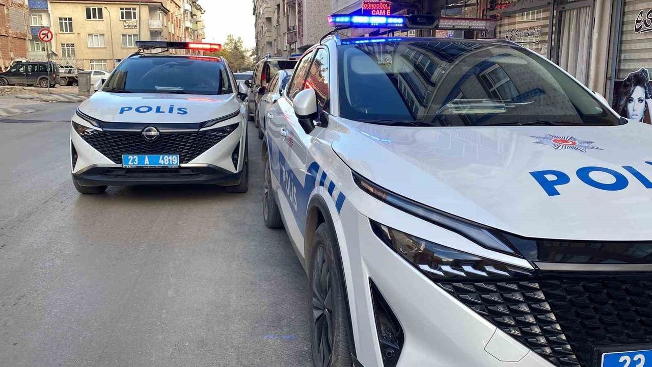 Elazığ'da psikolojik rahatsızlığı bulunan kadın boğazını keserek ağır yaralandı