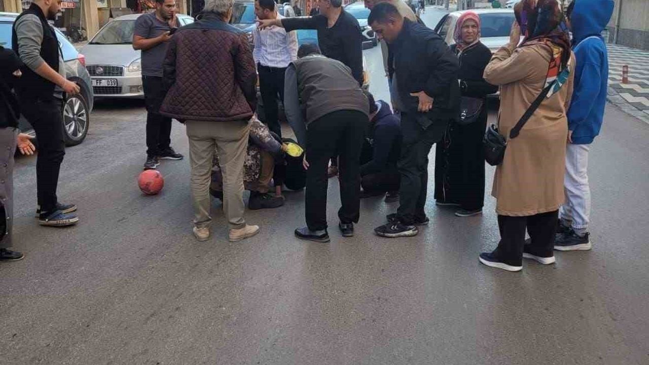 Elazığ'da trafik kazası: Mehmet Güçlü Caddesi'nde bir çocuk yaralandı