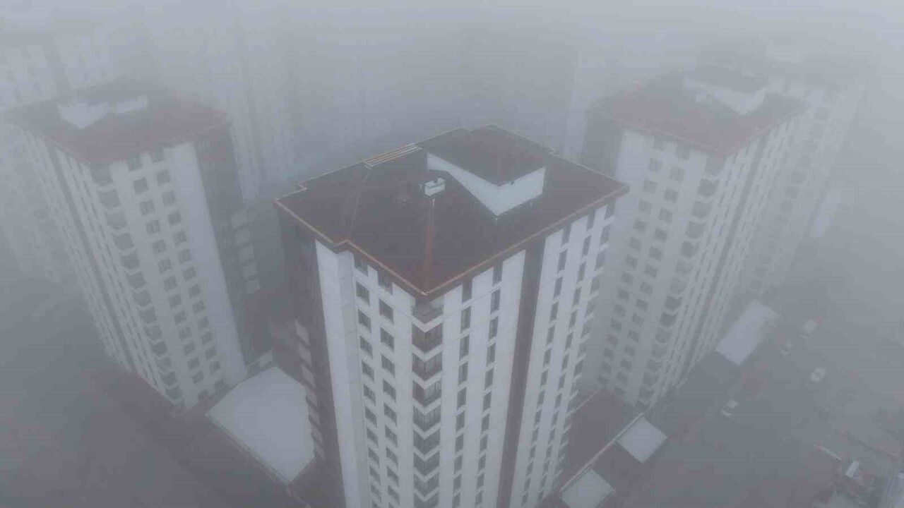 Elazığ'da Yoğun Sis: Şehir 200 Metreden Neredeyse Kayboldu