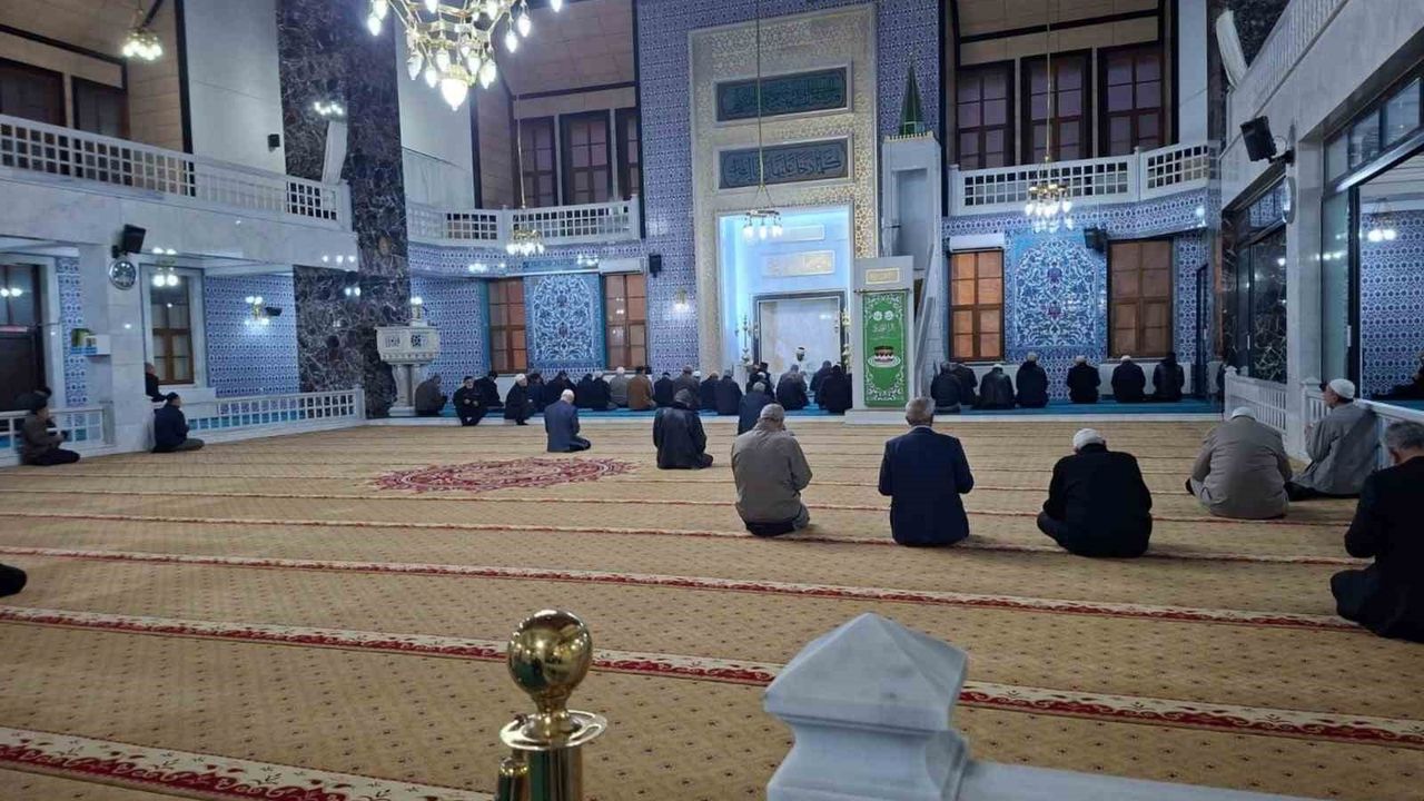 Elazığ İl Müftülüğü'nün Sabah Namazı Buluşmaları Mevlana Camii'nde Sürdü