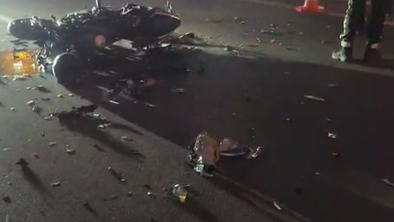 Elazığ'ın Karakoçan ilçesinde motosiklet otomobile arkadan çarptı: 1 yaralı