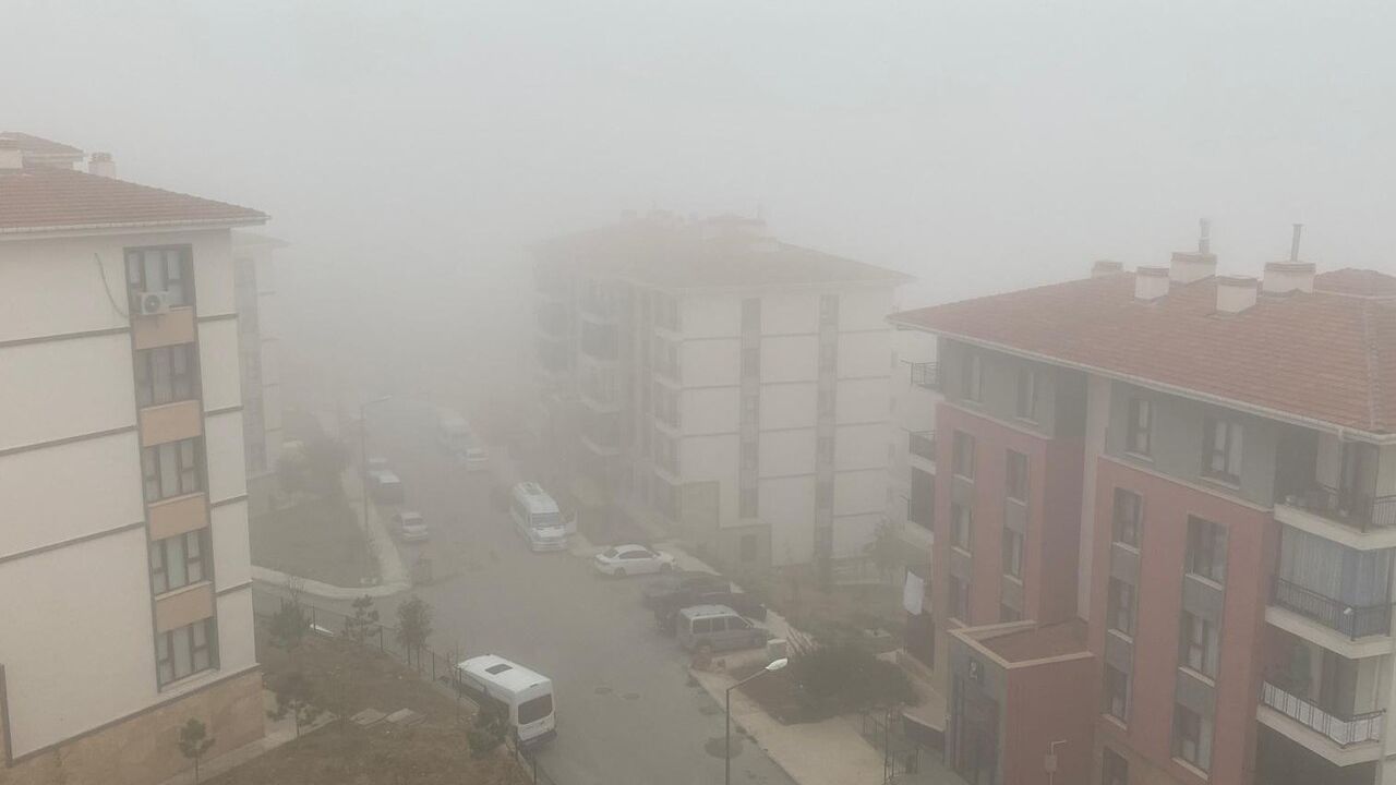 Elazığ'ın yüksek kesimlerinde sis etkili oldu: Görüş mesafesi yer yer 5 metreye düştü