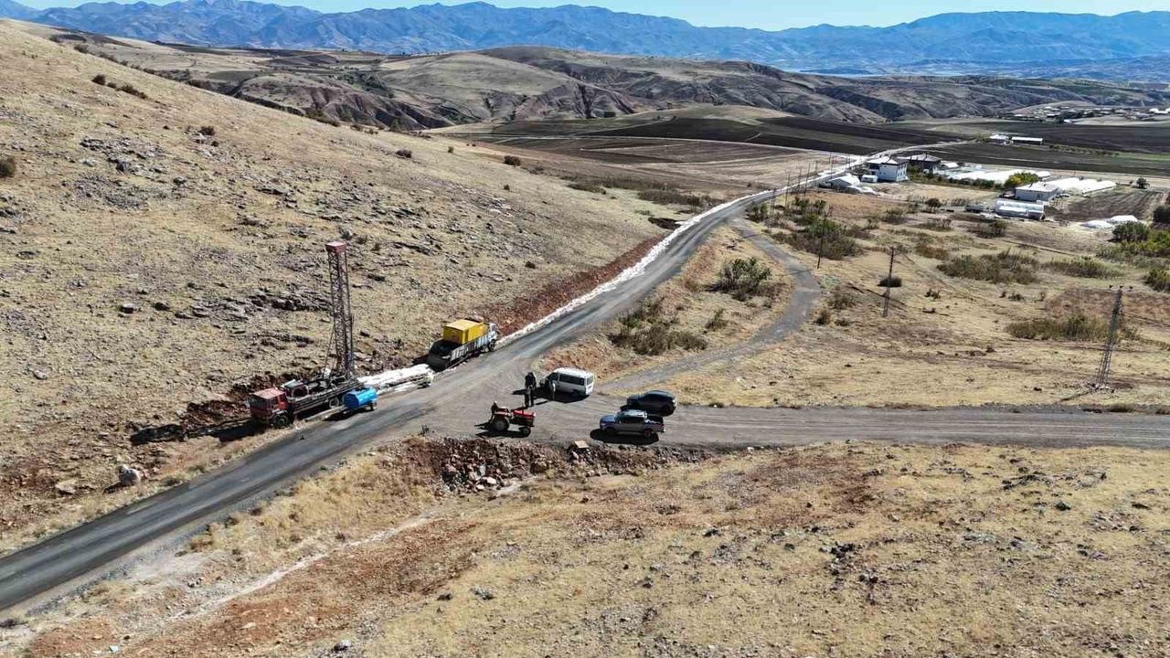 Elazığ Kuşçu Köyünde AFAD Sondajı Sonucu Temiz Suya Ulaşıldı