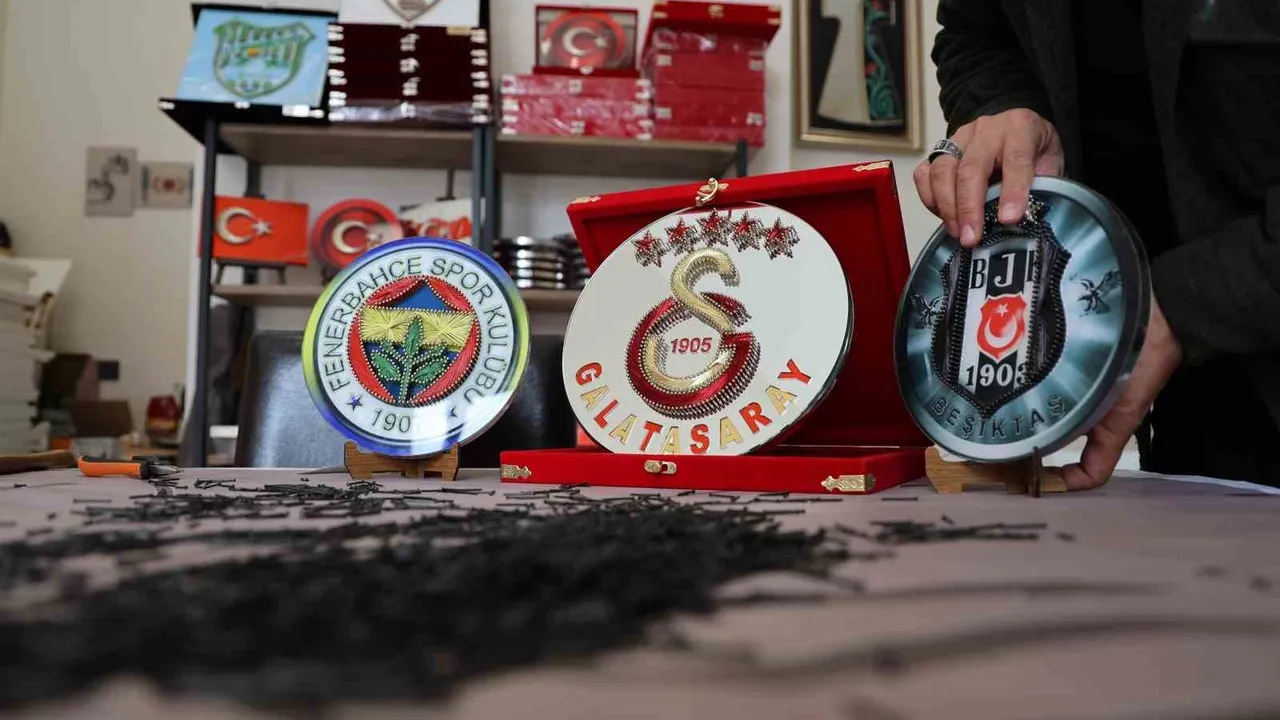 Elazığlı filografi ustası Ayhan Güneş, 500'ü aşkın eserle ülke çapında tanınıyor