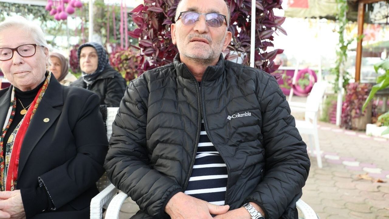 Emekli öğretmen Şenel Metin, 50 yıl sonra Karasu’daki eski öğrencileriyle buluştu