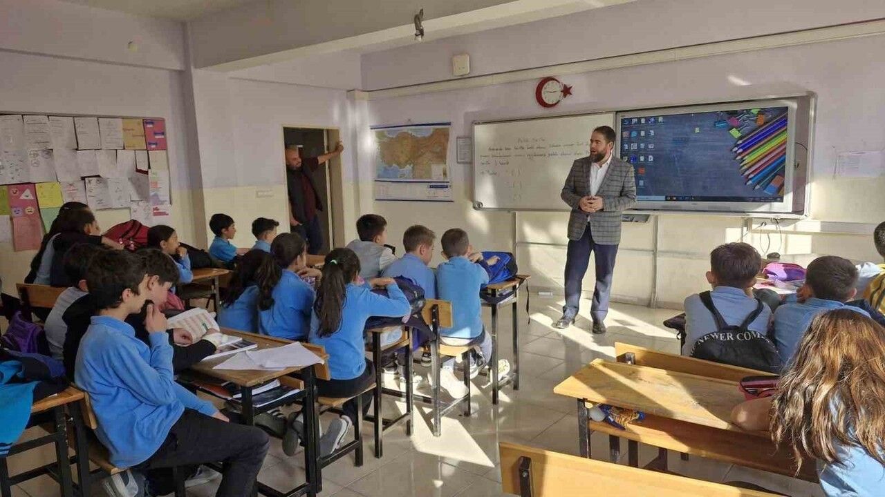 Emet'te İlçe Vaizi İsmail Hakkı Gül, Mehmet Akif Ersoy Ortaokulu'nda Değerler Eğitimi