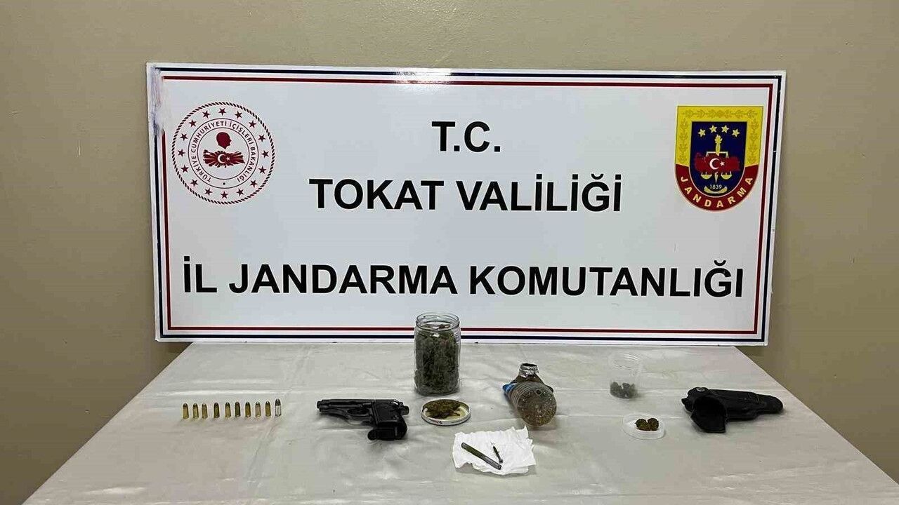 Erbaa'da jandarmadan uyuşturucu ve ruhsatsız silah operasyonu