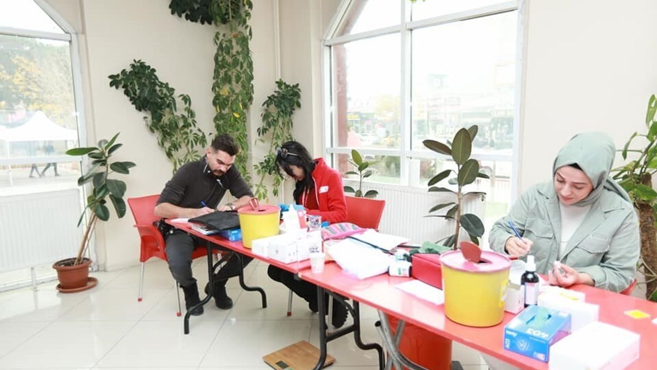 Erciş'te 'Hedef 1918 Ünite Kan' Kampanyası Başladı — Her Bağış Üç Kişiye Umut Olacak