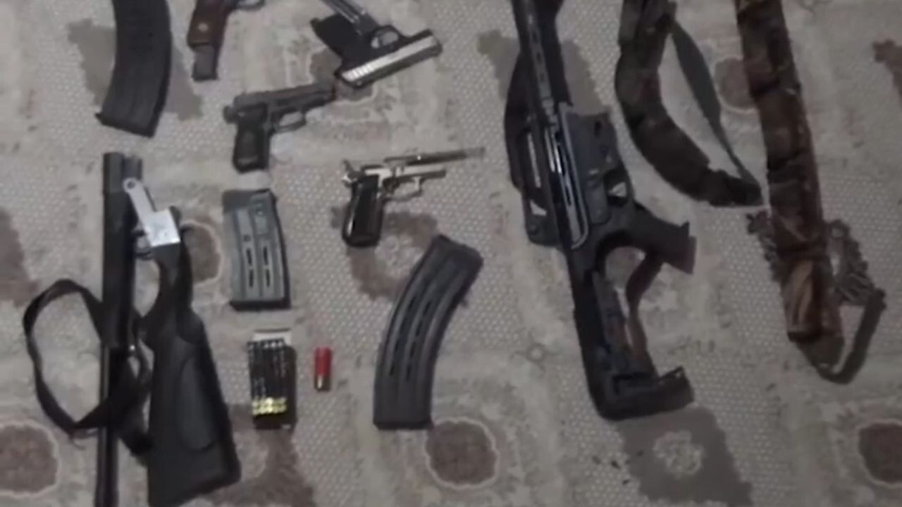 Erciş’te operasyonda 5 ruhsatsız tabanca ve 2 yivsiz av tüfeği ele geçirildi