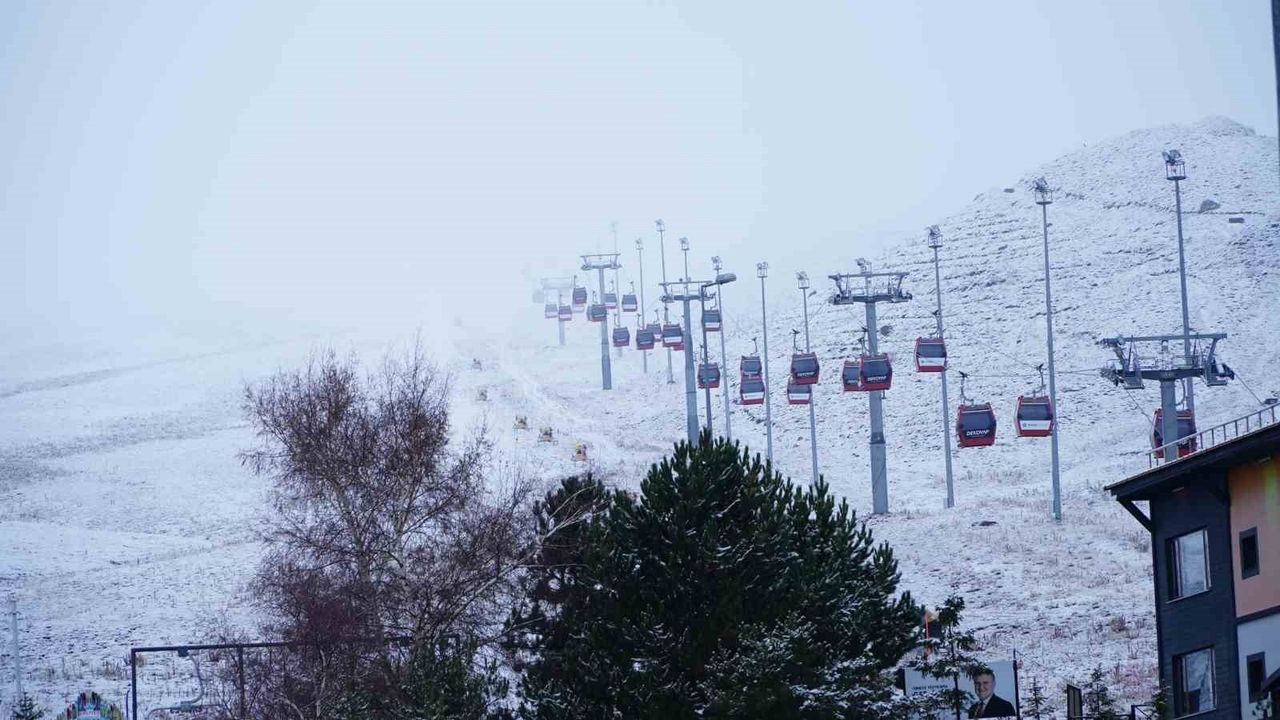 Erciyes’te kar yağışı etkili oldu, dağ beyaza büründü