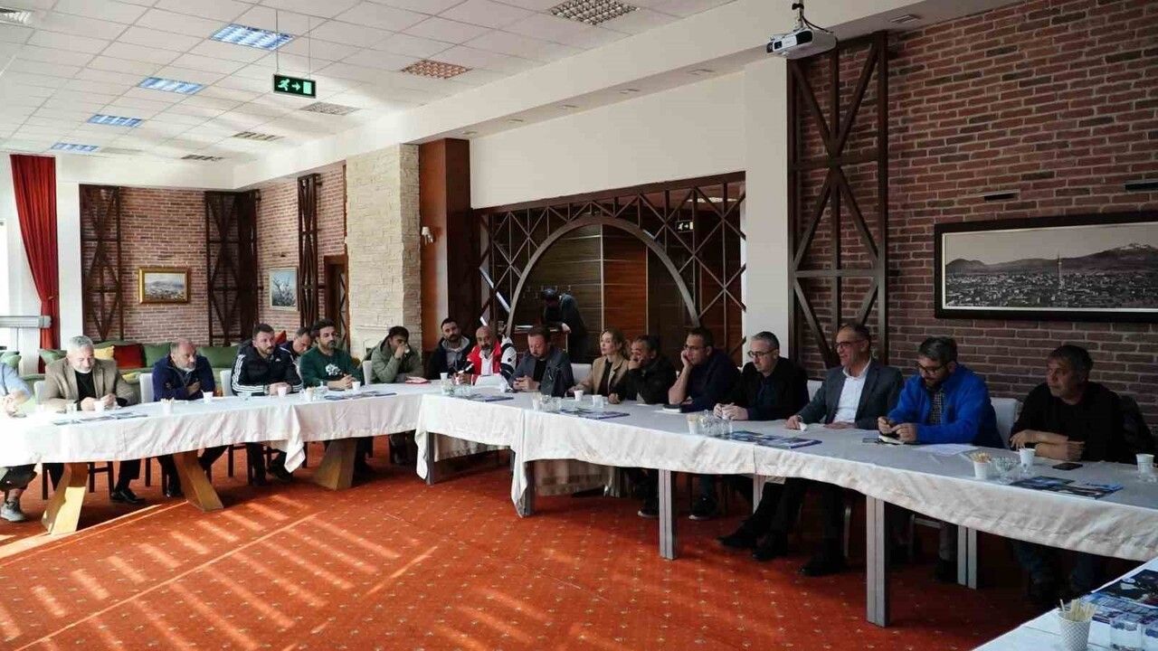 Erciyes’te sezon öncesi istişare toplantısı: Esnaf talepleri ve yeni sezon hazırlıkları