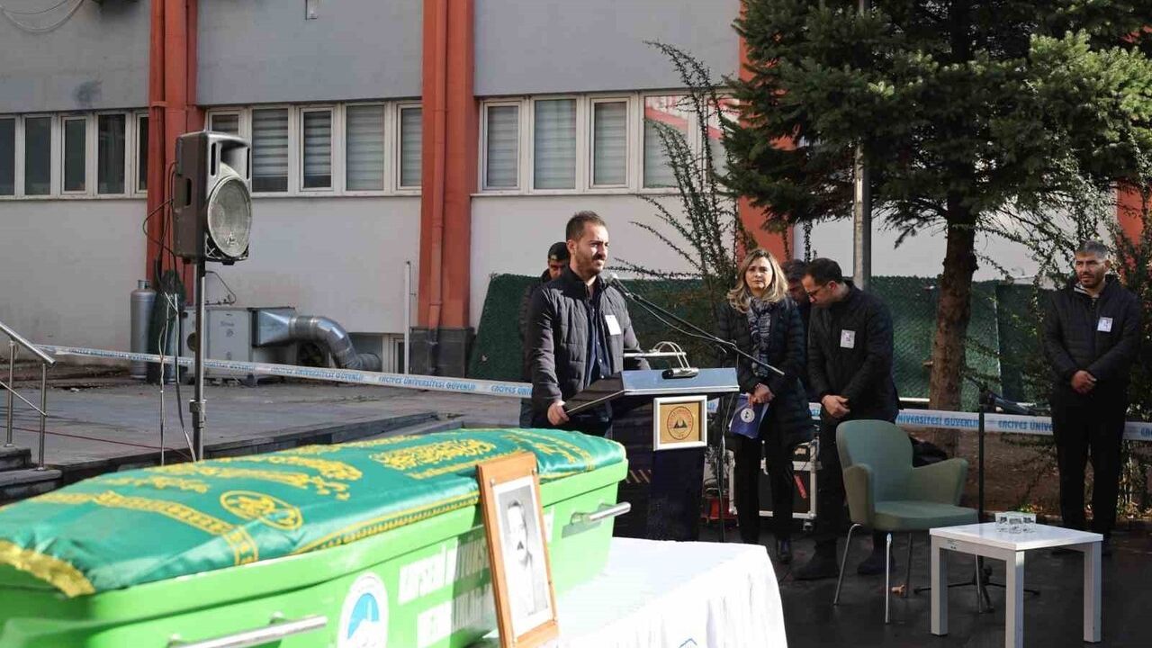 Erciyes Üniversitesi'nde Prof. Dr. İbrahim Uzmay İçin Tören Düzenlendi