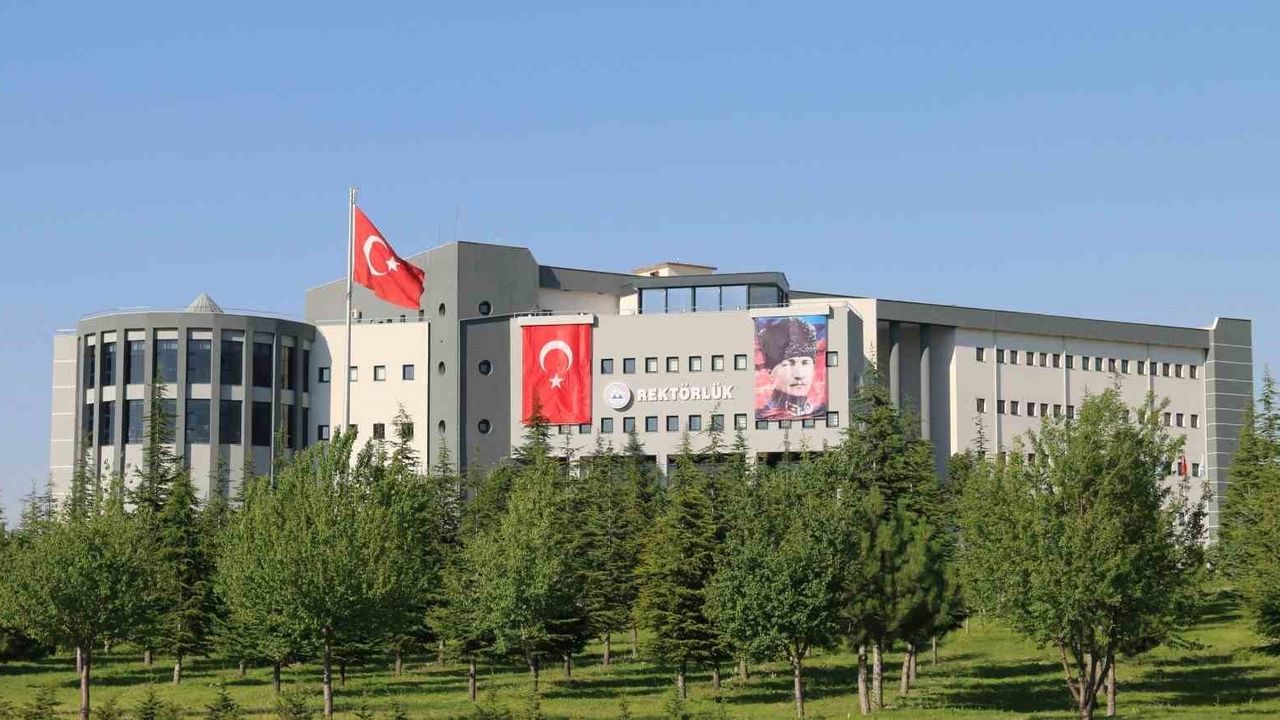 Erciyes Üniversitesi URAP 2025-2026 Türkiye Sıralamasında Devlet Üniversiteleri Arasında 11. Sırada