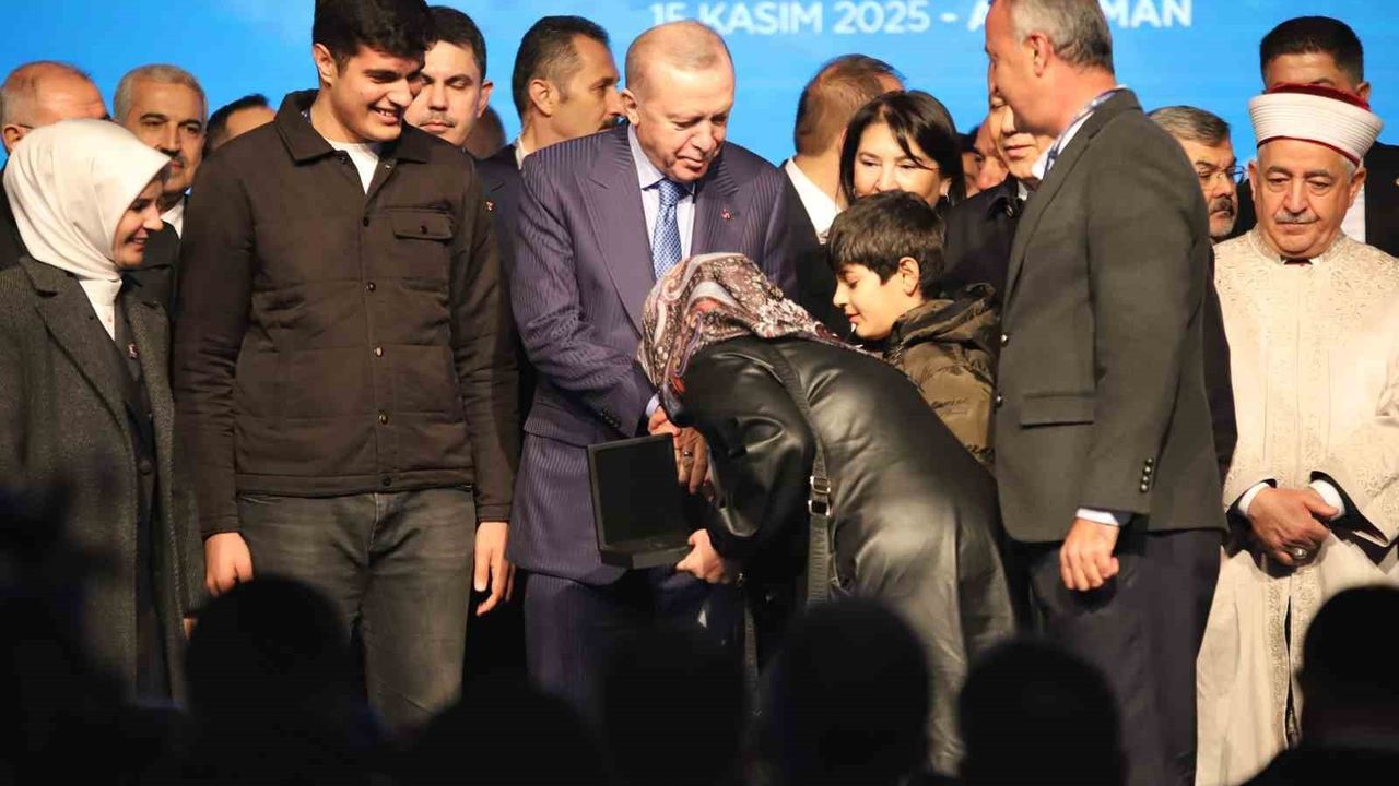 Erdoğan: 11 ilde tamamlanan 350 bin 178 deprem konutunun anahtarları teslim edildi