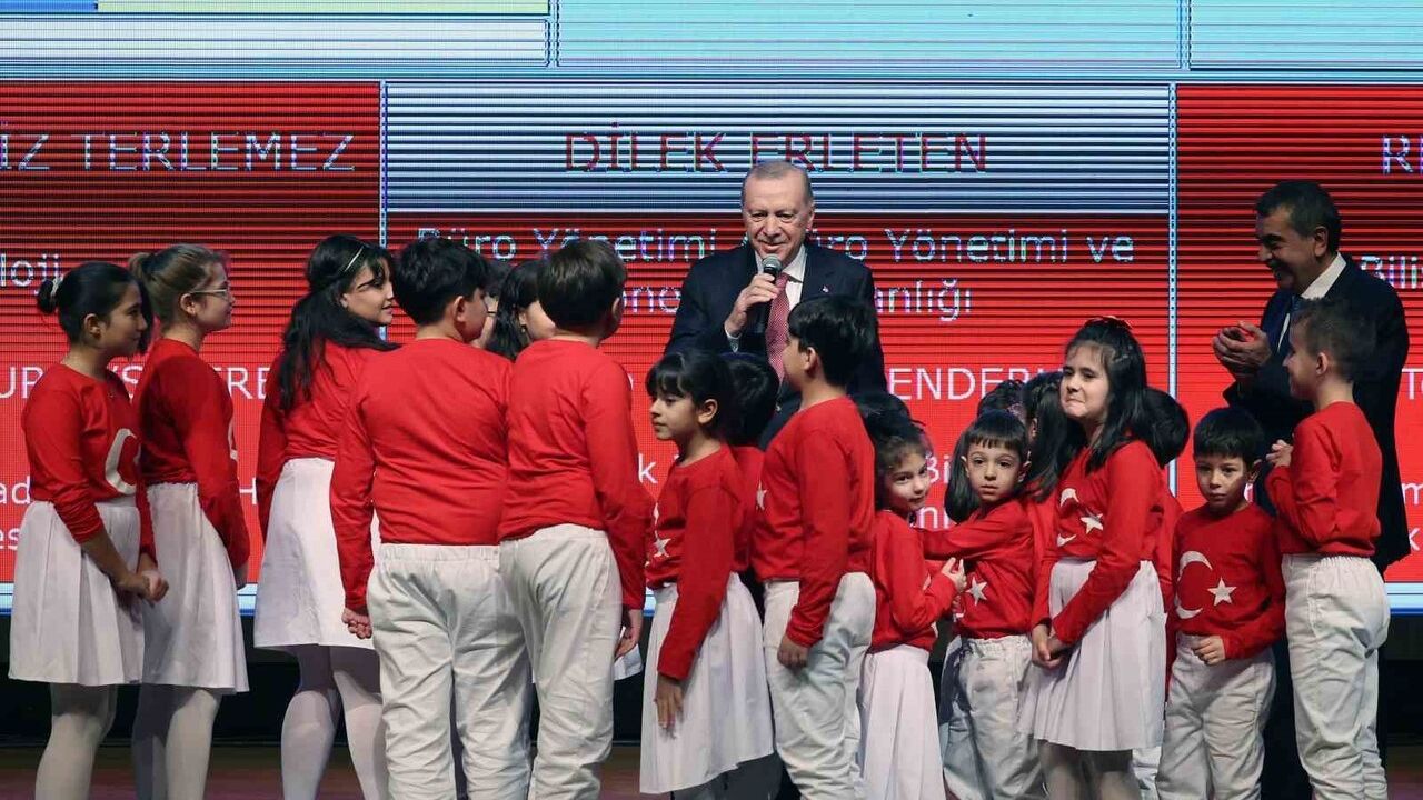 Erdoğan: Çocuklarımıza kendi dünyamızı empoze edemeyiz — 24 Kasım Öğretmen Atama Programı’nda eğitim vurgusu