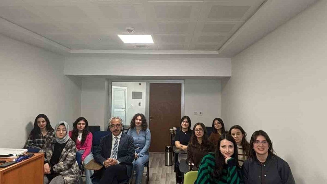 ERÜ Hastaneleri'nde 'Meme Muayenesi Nasıl Yapılır?' etkinliği: Erken teşhisin önemi vurgulandı