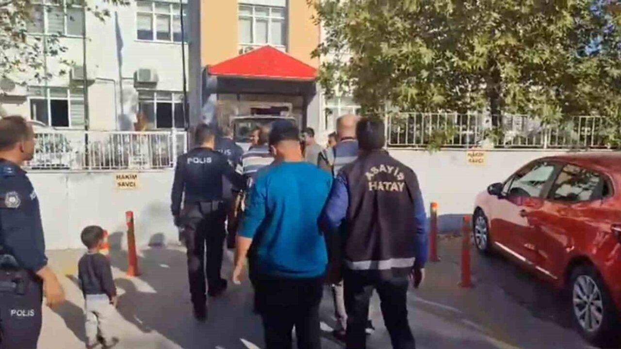 Erzin'de bıçaklı kavga soruşturmasında 3 kişi tutuklandı