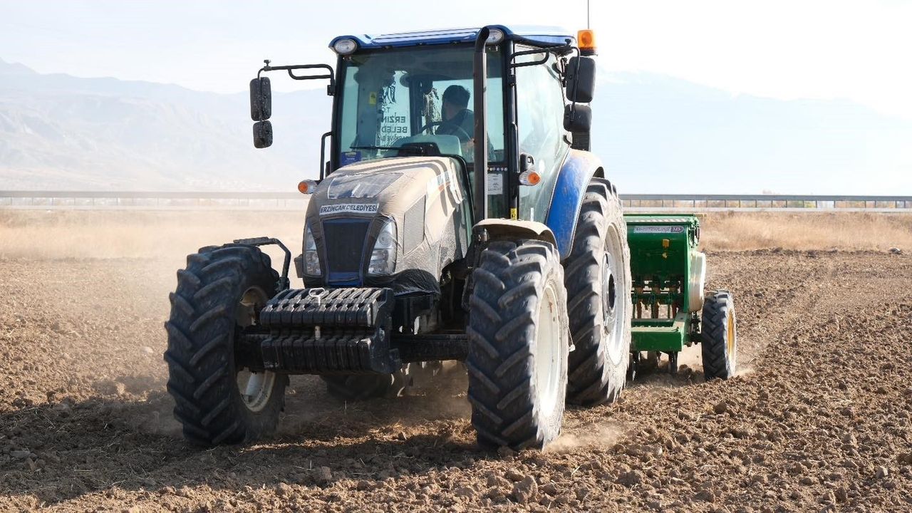 Erzincan Belediyesi Uygulama Tarlalarında Hububat Ekimi Gerçekleştirildi