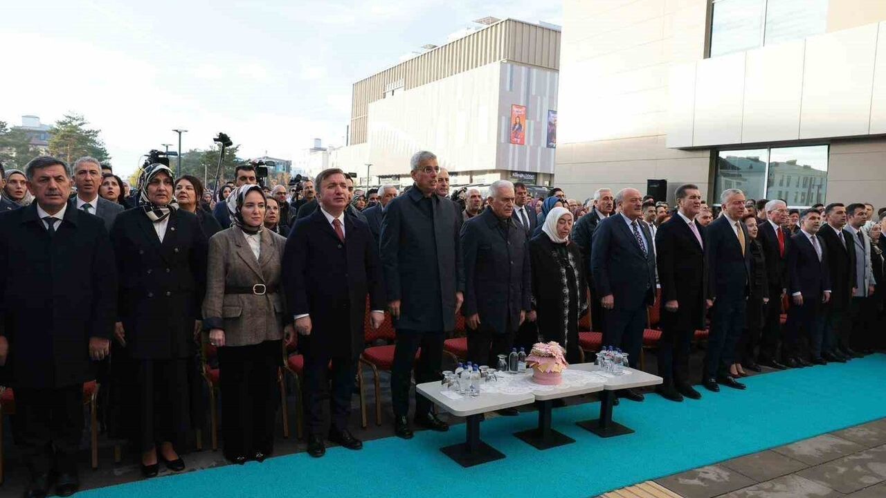 Erzincan’da 500 Yataklı Mengücek Gazi Eğitim ve Araştırma Hastanesi Resmi Açılışı