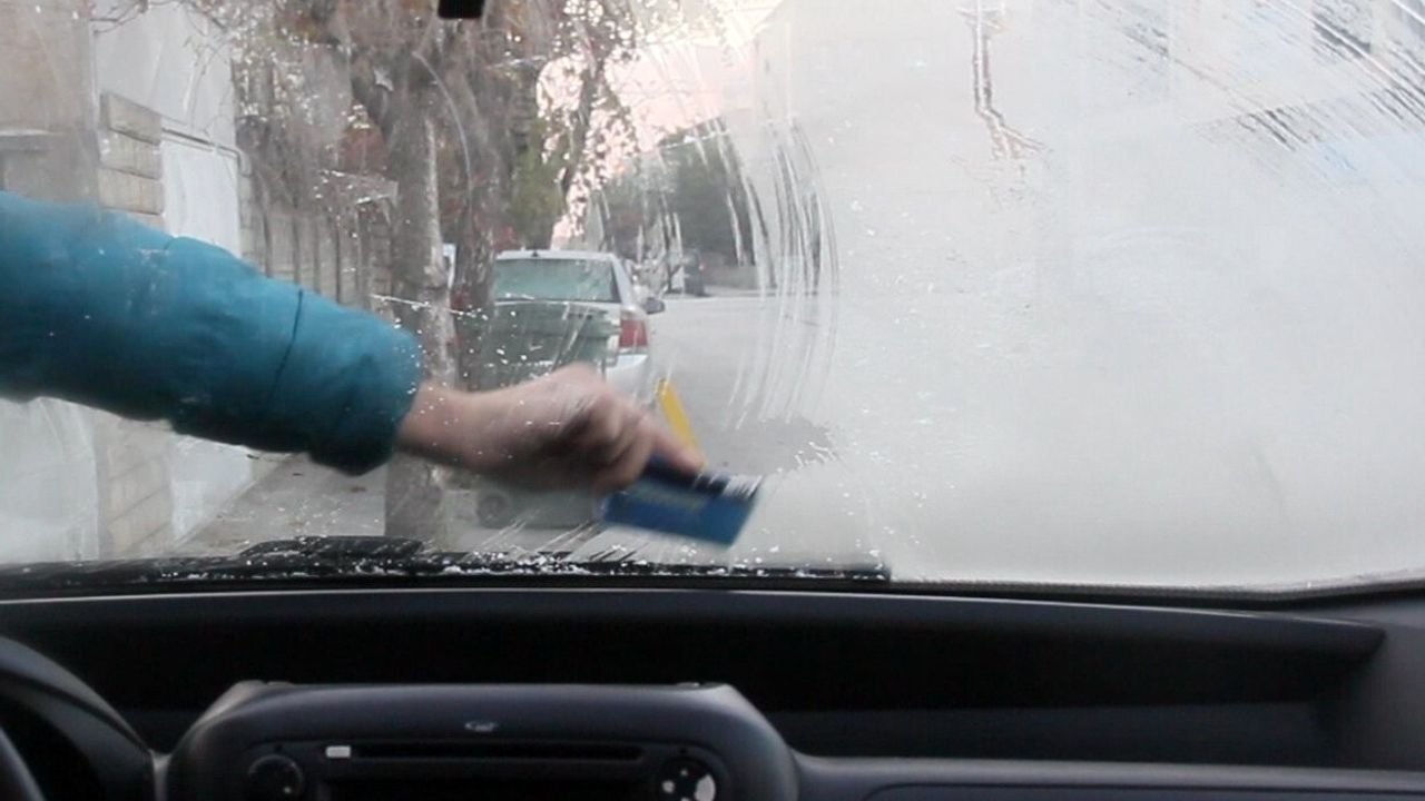 Erzincan'da Soğuk Hava: Sakaltutan Geçidi'nde Sıcaklık -5, Araç Camları Buz Tuttu