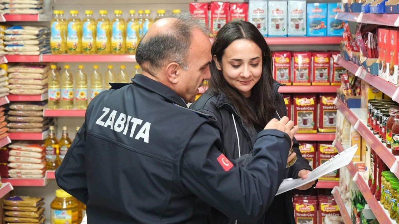 Erzincan'da Zabıta'dan 190 İşletmeye Kapsamlı Denetim: Ruhsat, Hijyen ve Etiket Kontrolleri