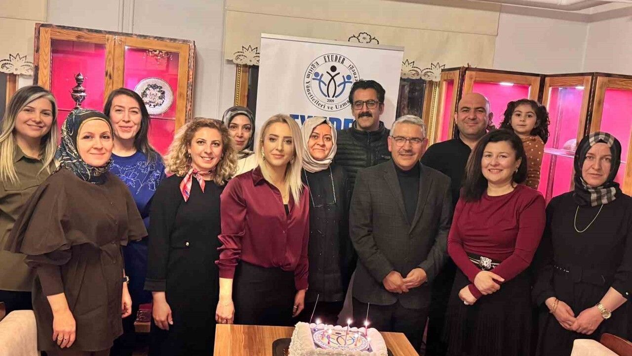 Erzincan EYUDER, Öğretmenler Günü Programında 2026 Planlarını Görüştü