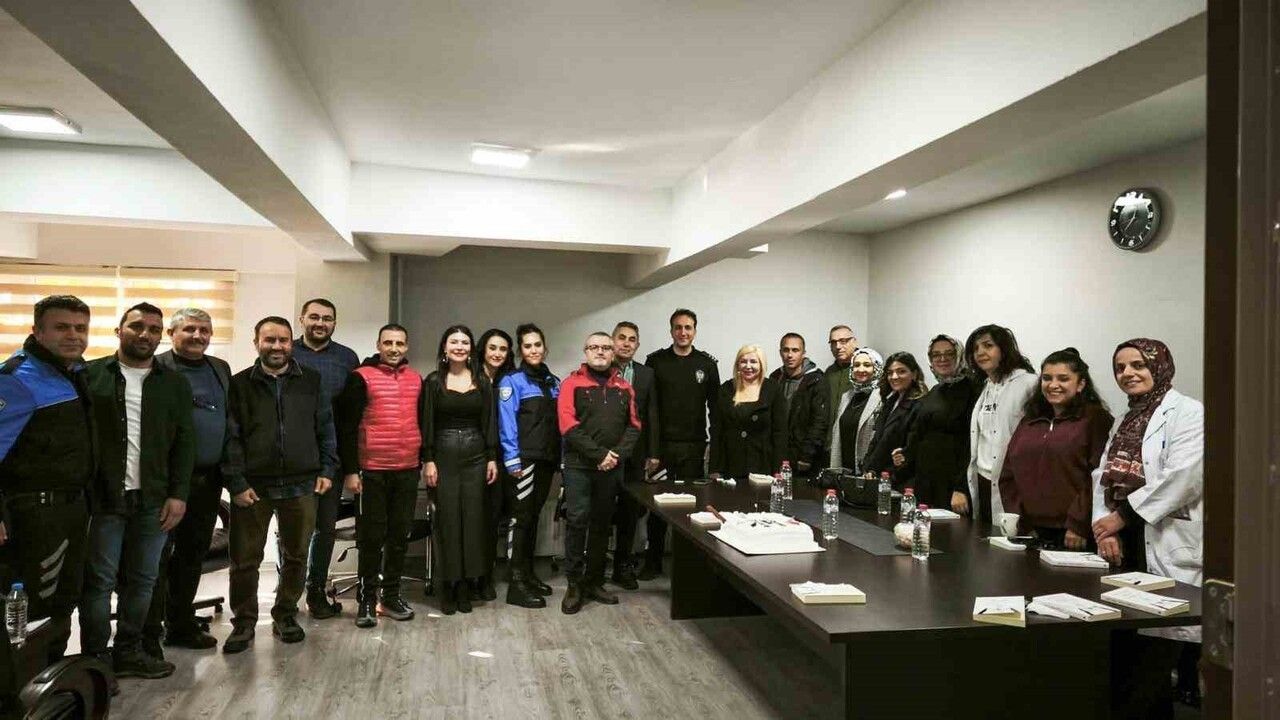 Erzincan İl Emniyet Müdürlüğü'nden 24 Kasım Öğretmenler Günü Ziyaretleri