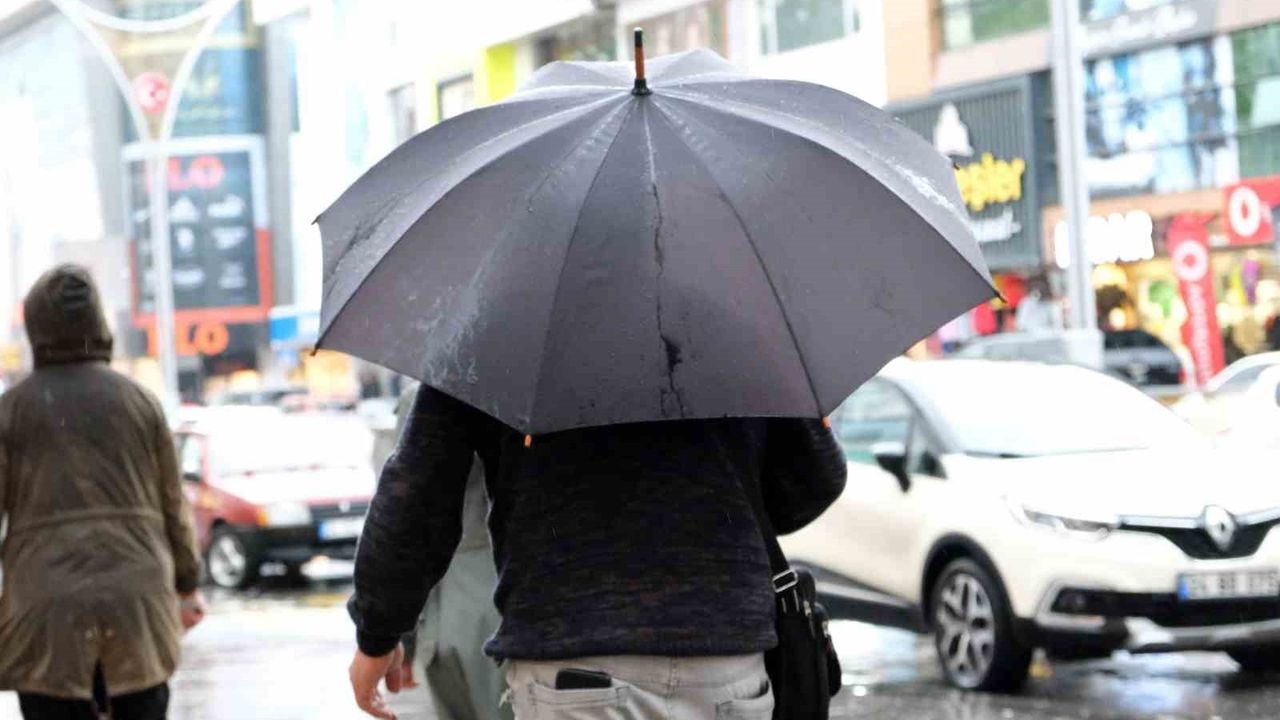 Erzincan ve çevresinde akşamdan itibaren aralıklı sağanak yağış bekleniyor