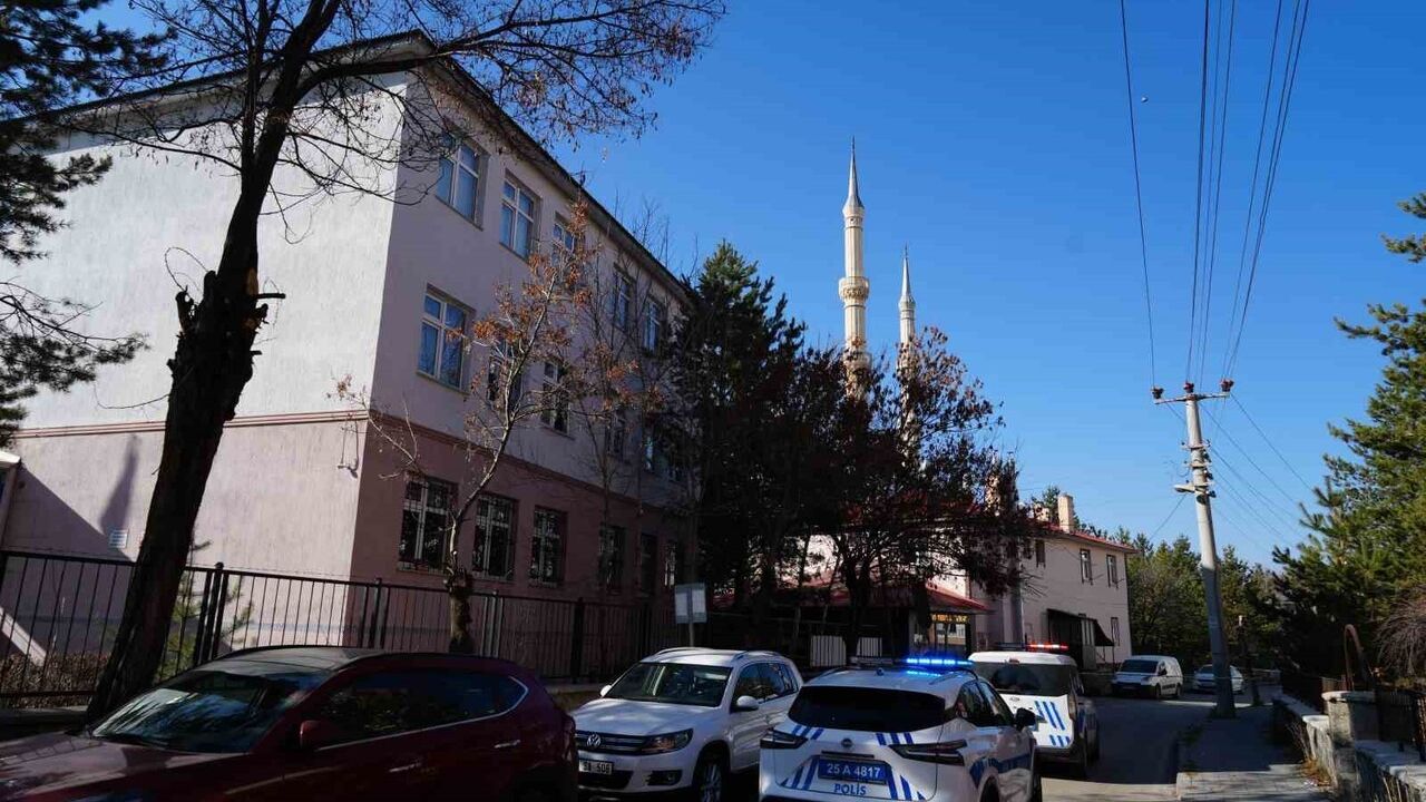 Erzurum'da doğal gaz patlaması: 2 katlı bina çöktü, 1 kişi yaralandı