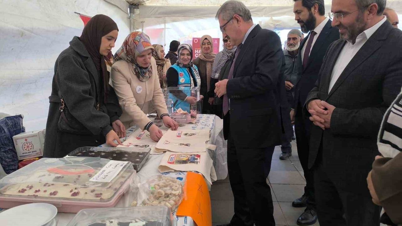 Erzurum'da 'Hayır Çarşısı' dualarla açıldı; gelirler Filistin ve Gazze için