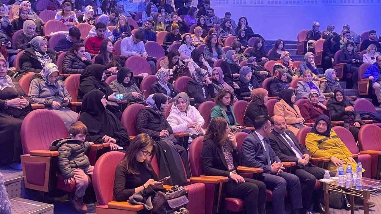 Erzurum'da 'Kadına Yönelik Şiddetin İzleri' paneli düzenlendi