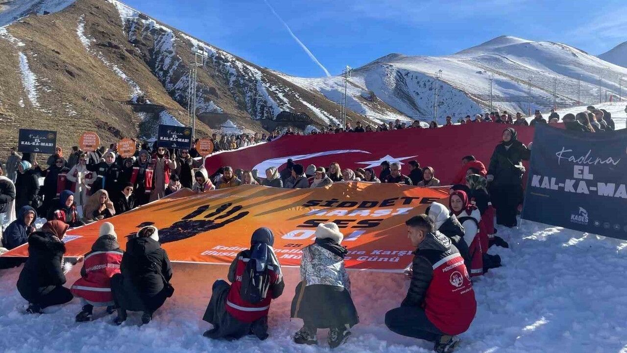 Erzurum'da "Şiddete Karşı Tek Yürek" yürüyüşü Palandöken'de gerçekleştirildi