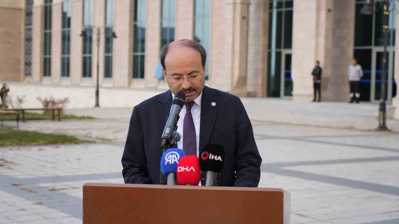 Erzurum Teknik Üniversitesi'nde Nermin Tirit için kadına yönelik şiddete karşı farkındalık yürüyüşü