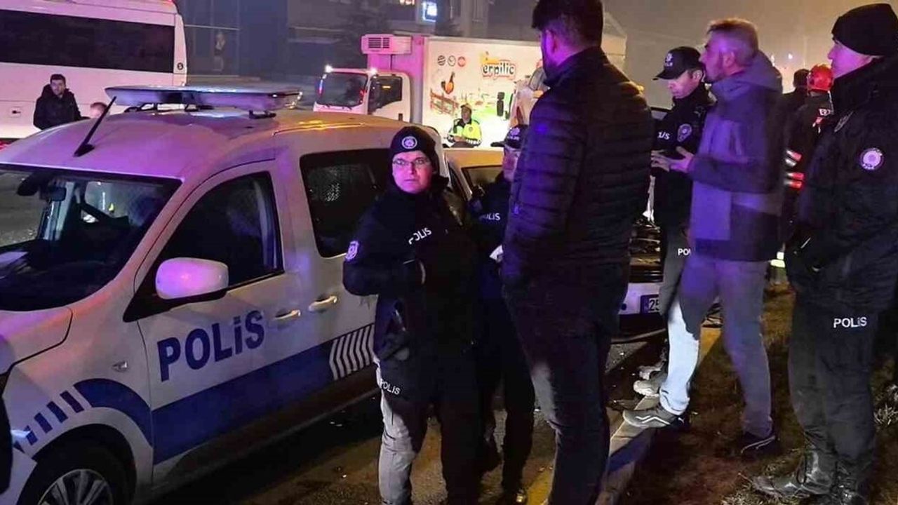 Erzurum-Tortum karayolunda zincirleme kaza: 6 kişi hafif yaralandı