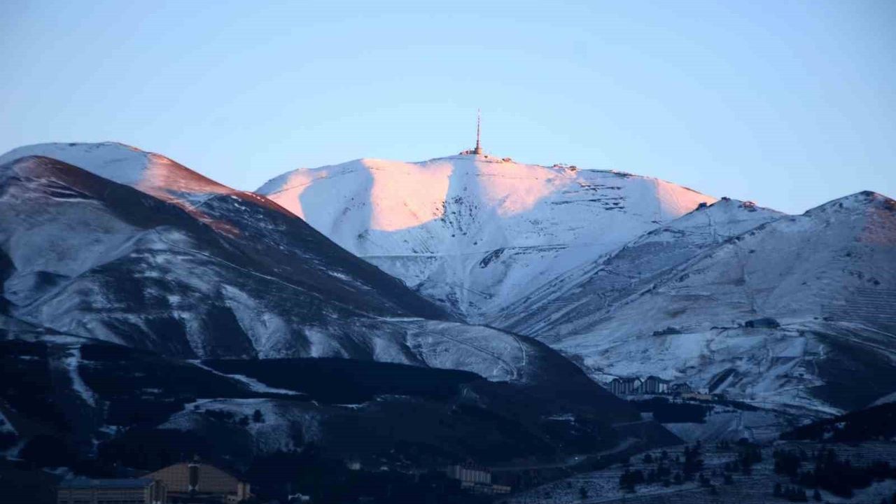 Erzurum'un yüksek kesimlerine kar uyarısı